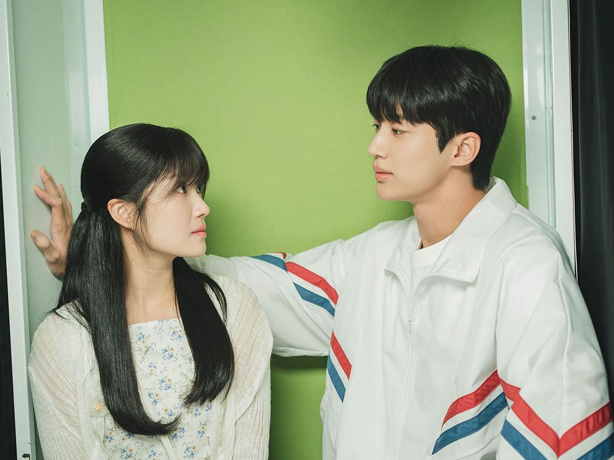 Lovely Runner featuring Byeon Woo-seok and Kim Hye-yoon (Image via CJndrama/X)